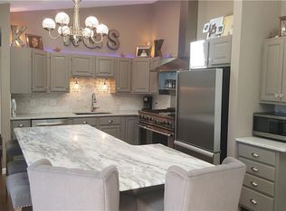 33 Raymond Dr, Narragansett, RI 02882