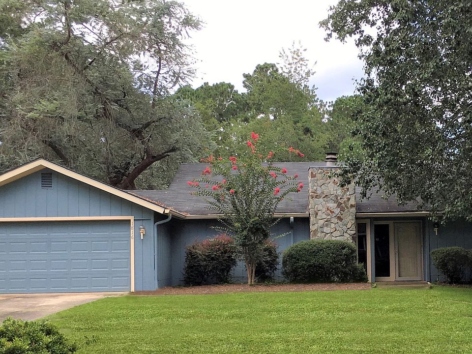 2nd image of 1816 Woodcrest Dr