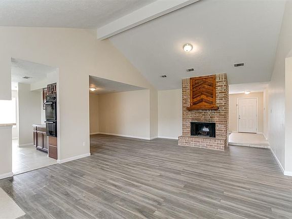 5th image of 2419 Shady Brook Dr