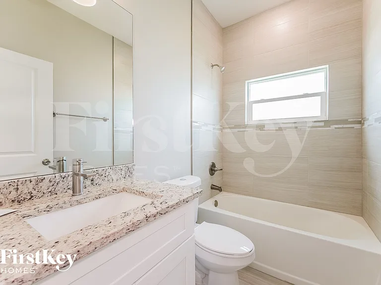 3757 NE 14th Ave — Photo 13