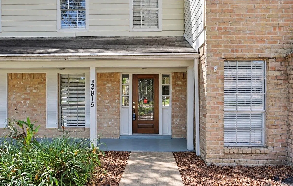 4 bed, 2.5 bath, 2544 sqft, $2,200 — Photo 2