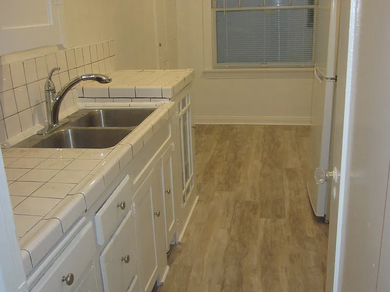 808 N Detroit St #1/2 — Photo 8
