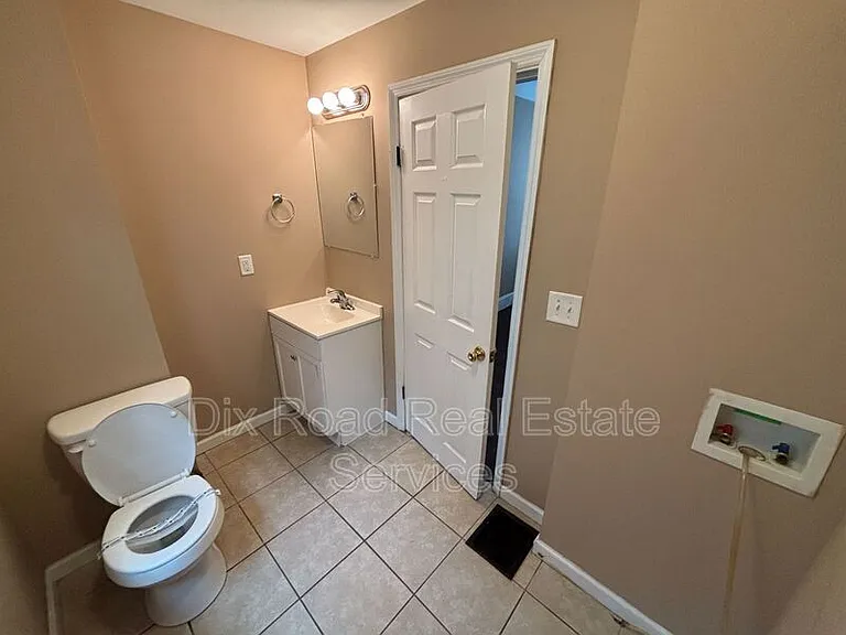 411 Millikin St — Photo 18