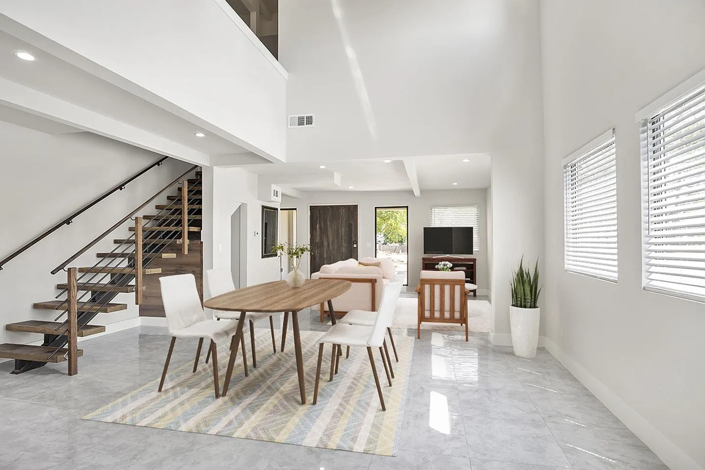 Elegant and updated North Oak Cliff home — Photo 2