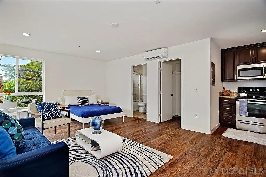 Studio, 1.0 bath, 350 sqft, $2,150 — Photo 3
