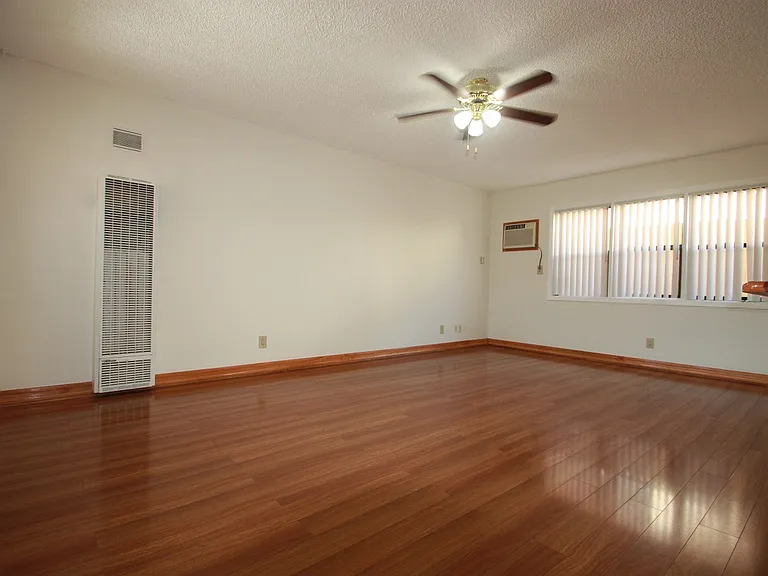2262 S Carmelina Ave — Photo 2
