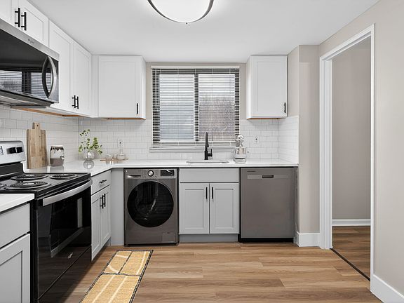 Upgrade your lifestyle at The Venue Apartment Homes, where modern design meets functionality. With chic finishes, a spacious kitchen, and in-unit laundry, your new home awaits. Explore our available units today and elevate your living experience.