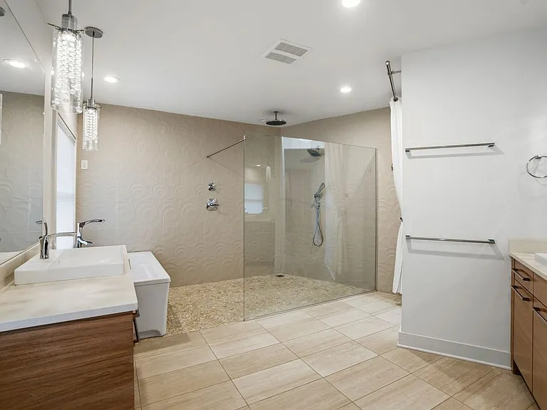 4515 N Lake Dr — Photo 24