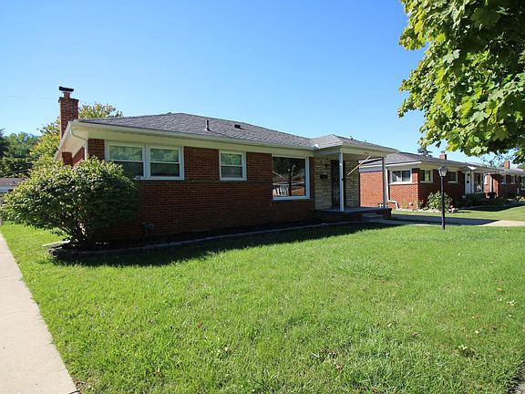 2nd image of 1924 Pinetree Dr