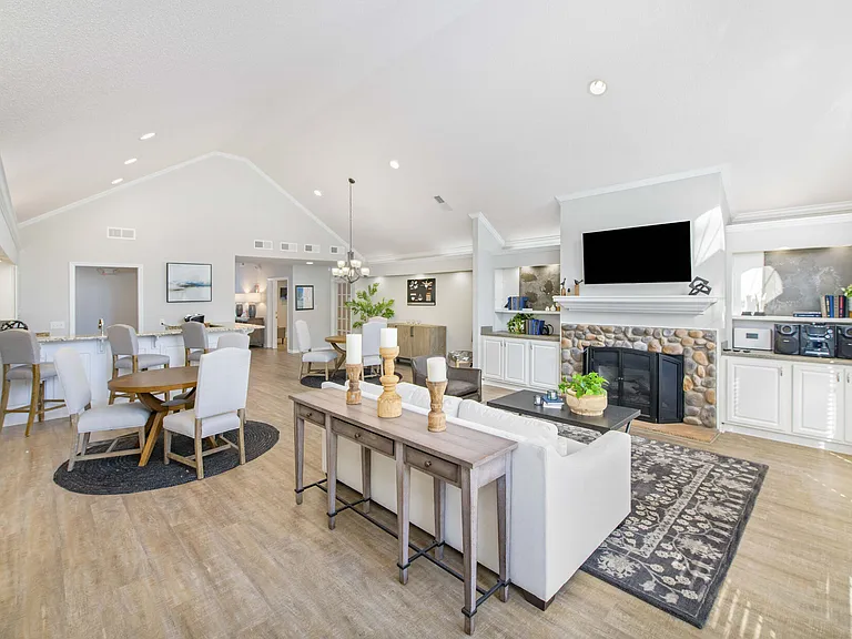 Hollis 7601 — Photo 11