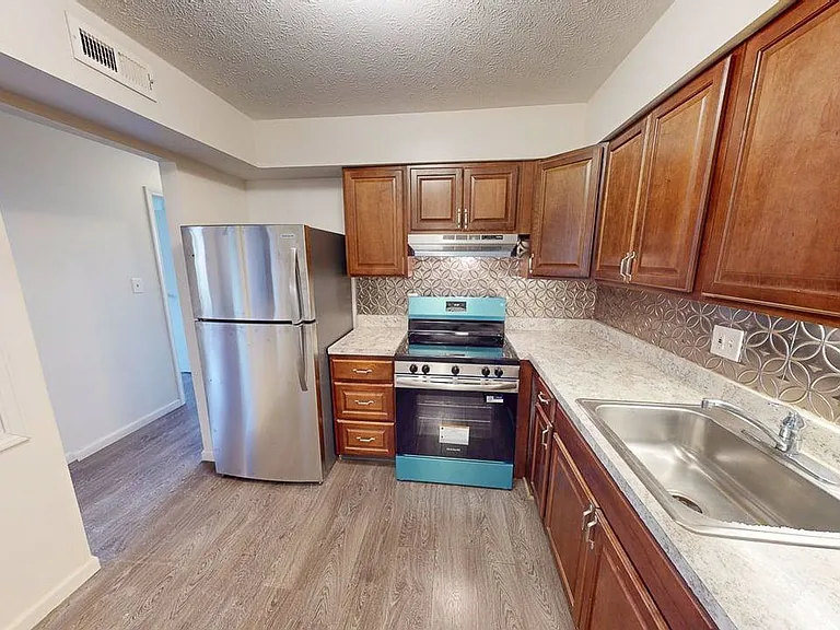 5285 Portland St #104 — Photo 8