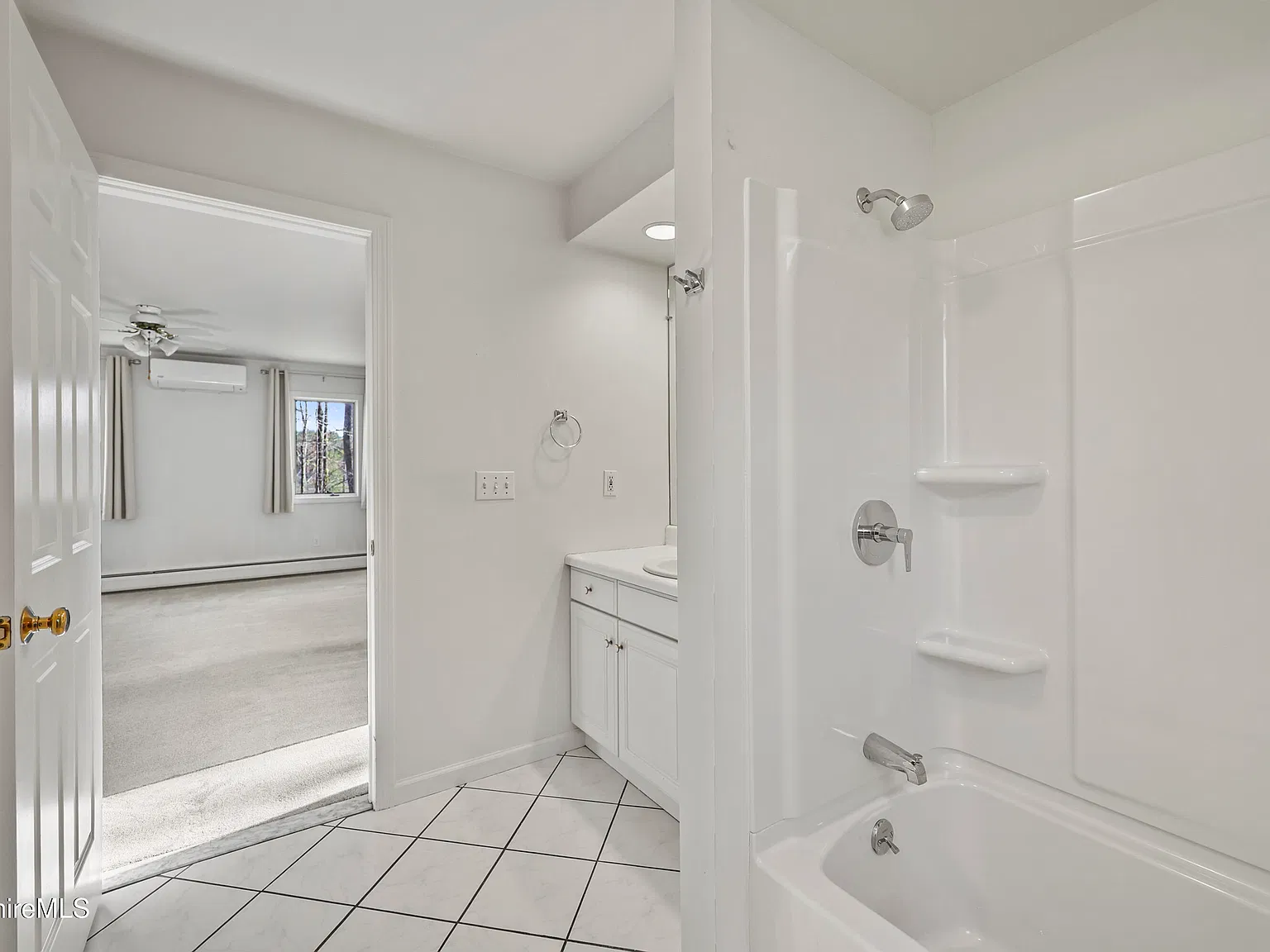 4 bed, 2.5 bath, 2014 sqft, $4,500 — Photo 3