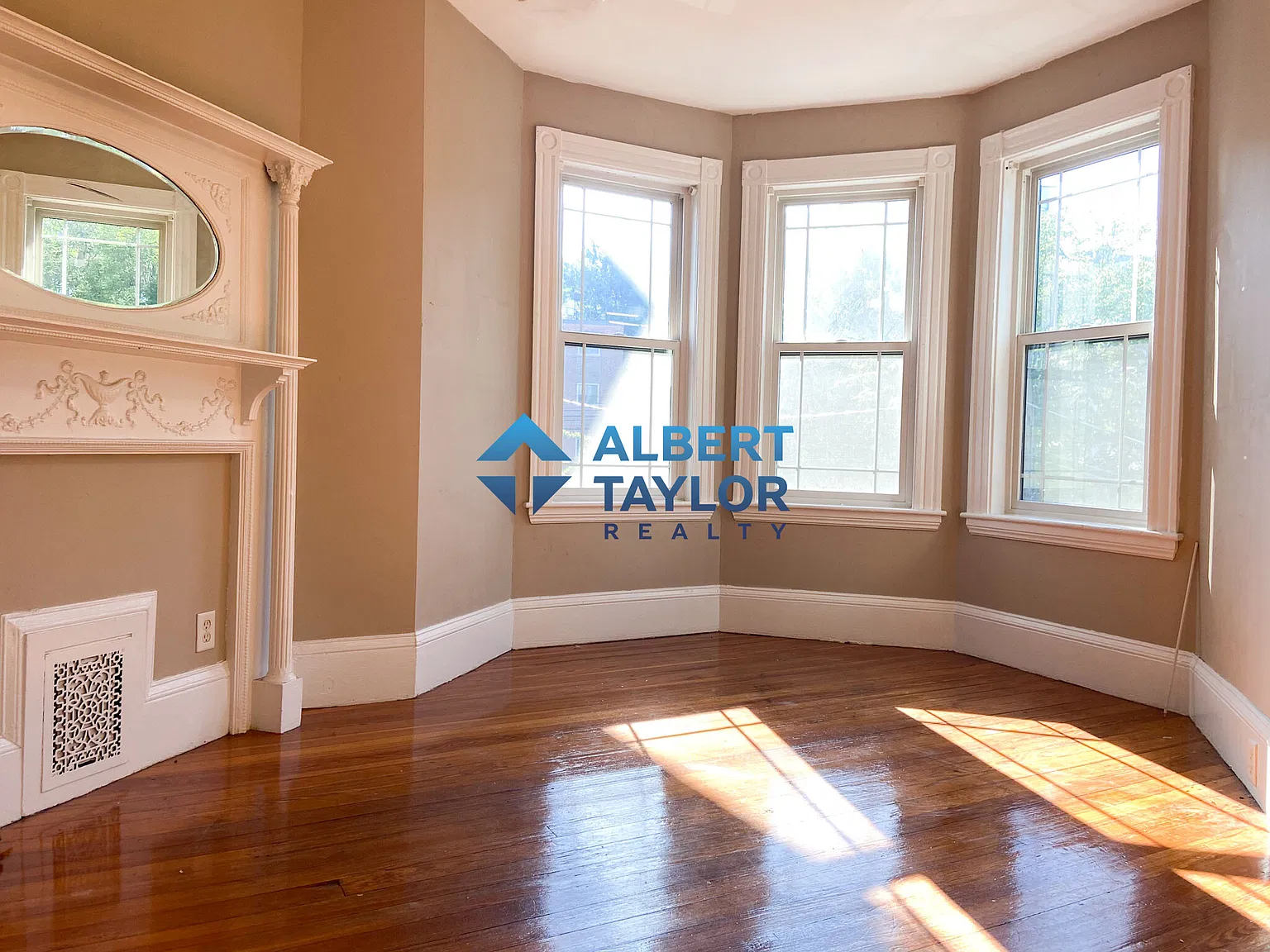 7 bed, 2200 sqft, $11,900 — Photo 2
