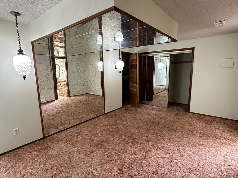 1021 W Yucca Ave — Photo 17