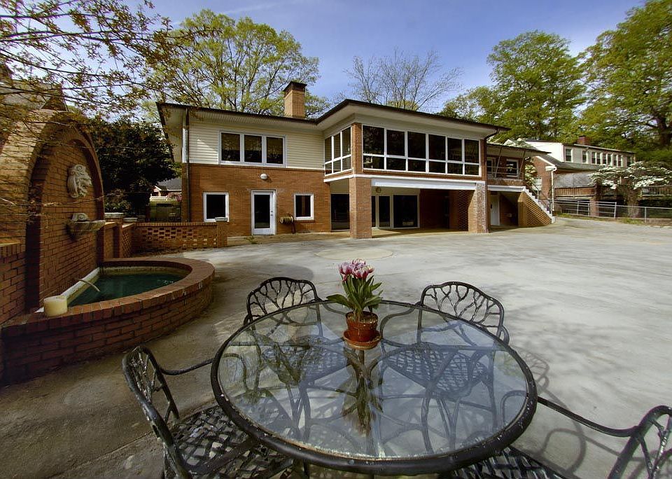 Impressive exterior space