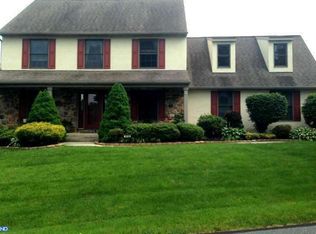 310 Steeplechase Dr, Elverson, PA 19520