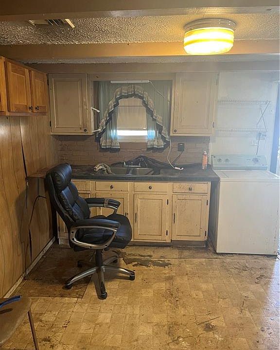 39 Beach Rd Chepachet RI Zillow