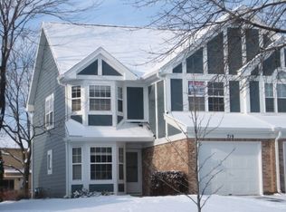 719 Kingsbridge Dr, Carol Stream, IL 60188