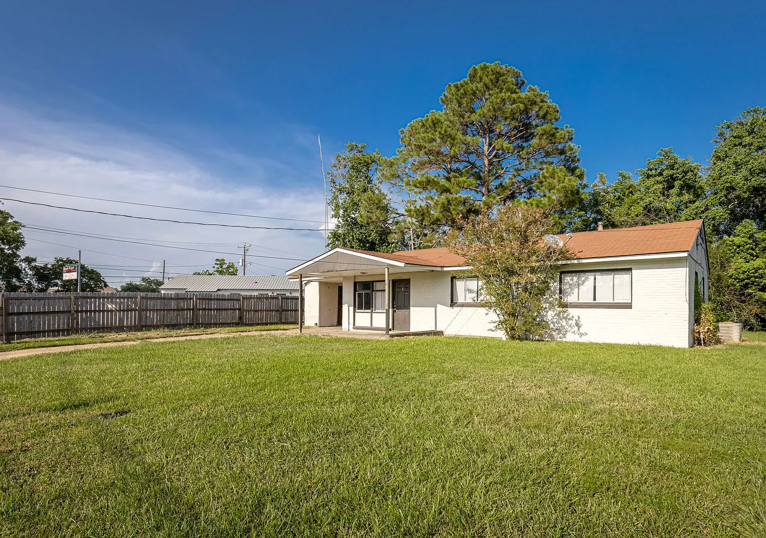 Cute 3 Bedroom Rental — Photo 2