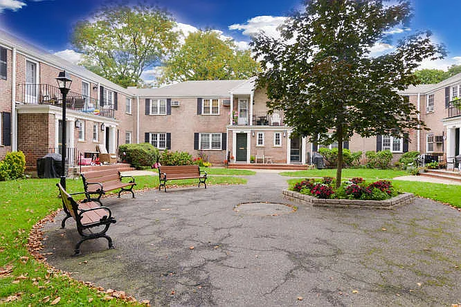 2 bed, $2,975 — Photo 1