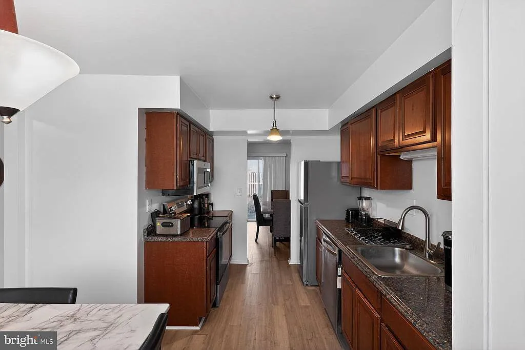 Building Photo - 2523 Robinson Pl