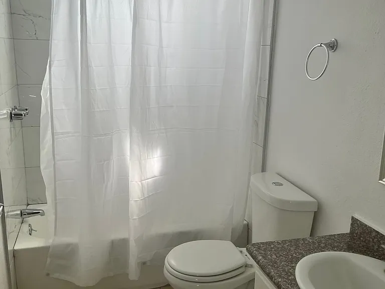 15825 Saticoy St #17 — Photo 4