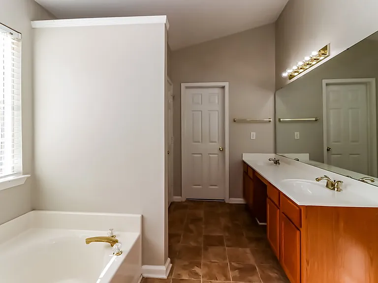 7021 Long Run Ln — Photo 12