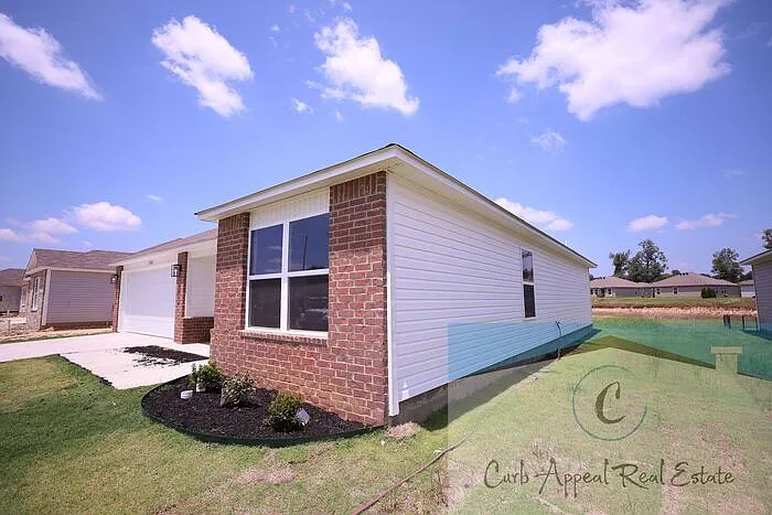 4 bed, 2.0 bath, 1500 sqft, $1,695 — Photo 3
