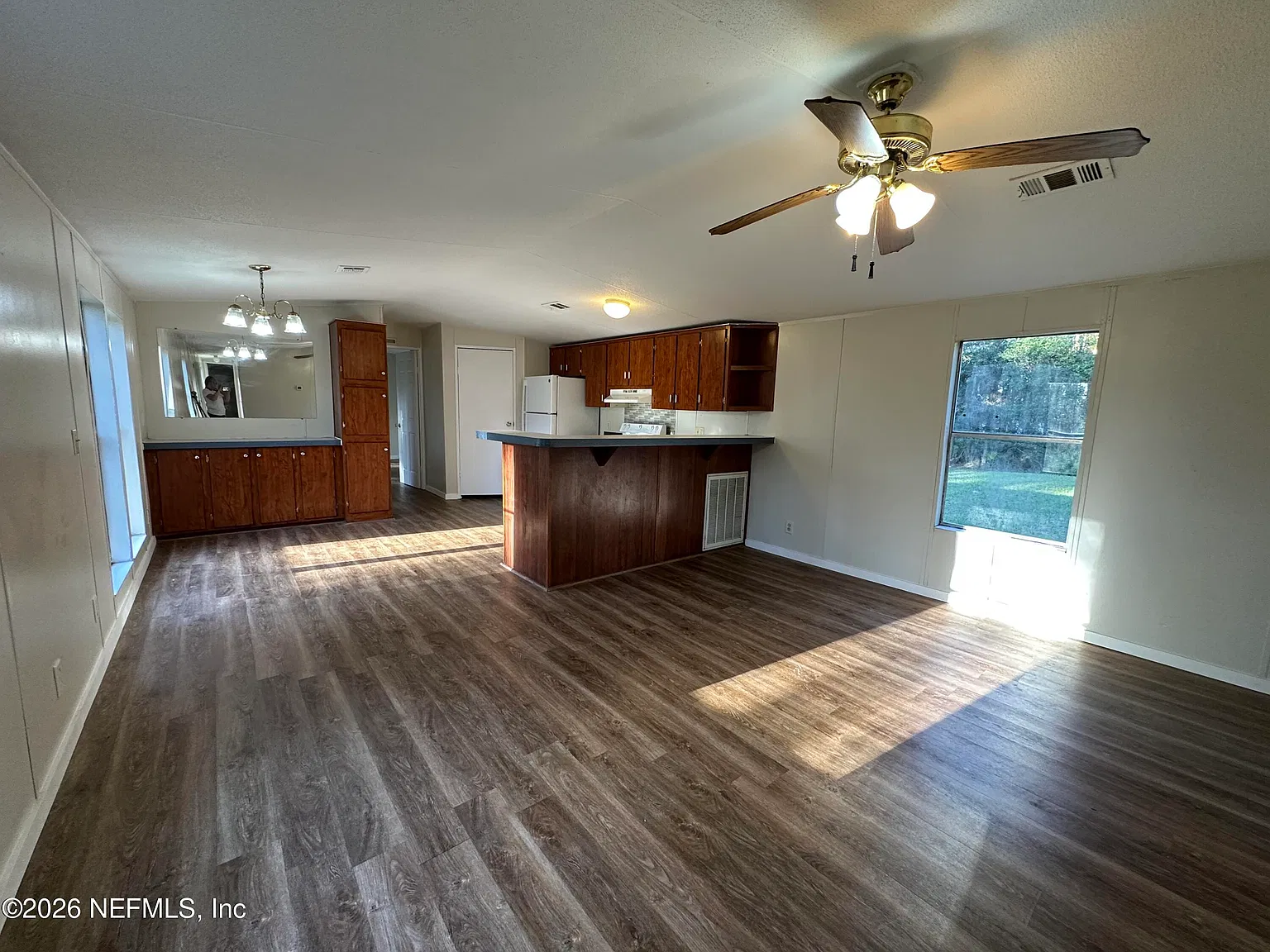 3 bed, 2.0 bath, 1216 sqft, $1,350 — Photo 3