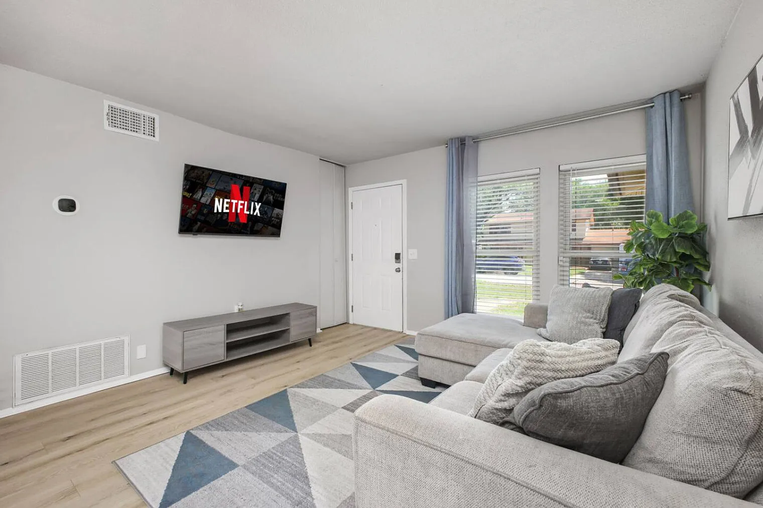 3 bed, 2.0 bath, 1151 sqft, $3,440 — Photo 1