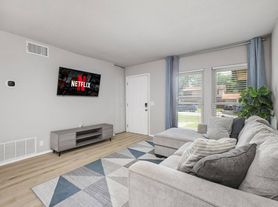 5727 Valley Point