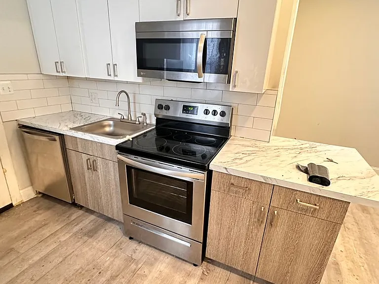 4931 Walnut Street — Photo 1