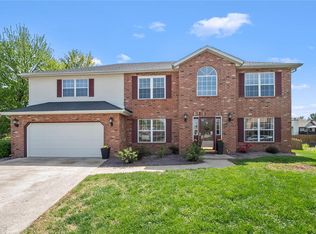 183 Calais Ct, Swansea, IL