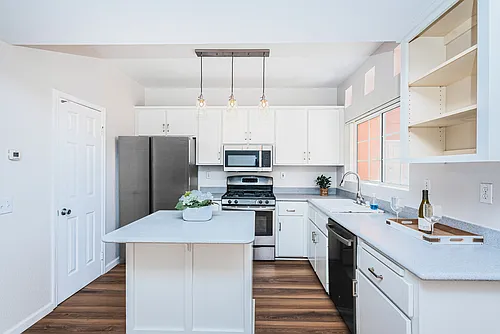 221 Donax Ave #11 Photo 1