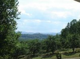 27 Tatham Rd, Hendersonville, NC 28792