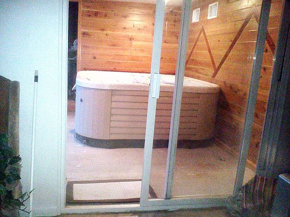 Idoor Hot Tub / Sauna