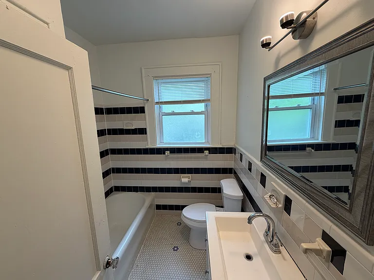 1006 E 40th St #B — Photo 11