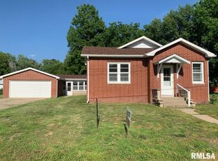 120 Liberty St, Girard, IL 62640
