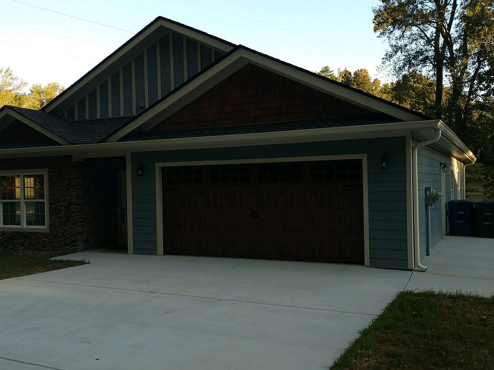 2nd image of 534 Isbill Rd