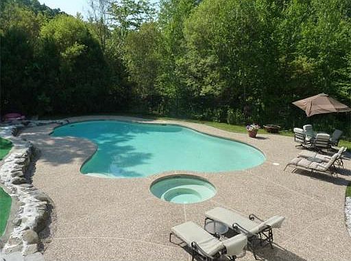 2nd image of 105 Johnson Dr
