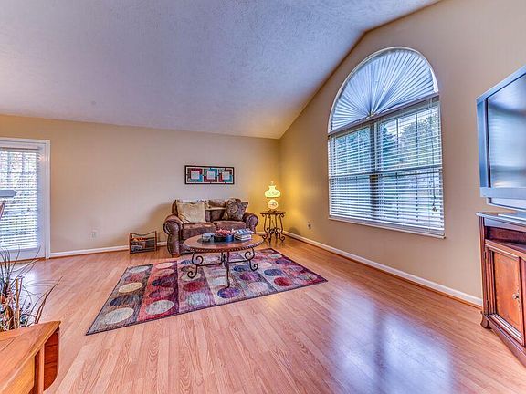 4th image of 2001 Cochran Pl