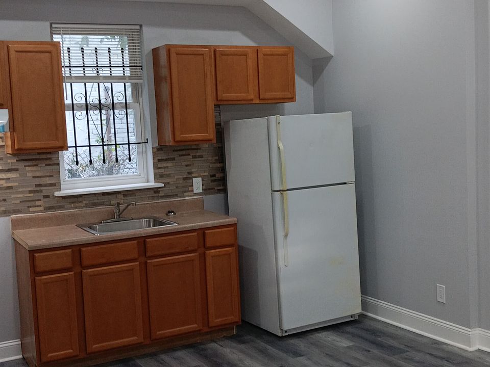 1st image of 350 W Queen Ln Floor 2
