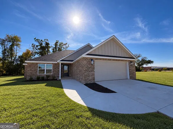 122 Parker Pl, Lyons, GA 30436