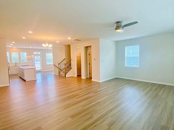 3rd image of 15104 Holly Run Ln