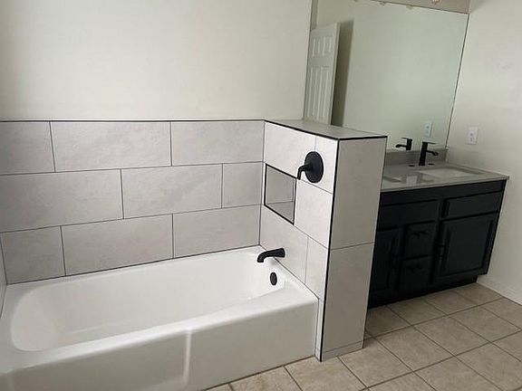 4th image of 720 S Mount Millsap Ln