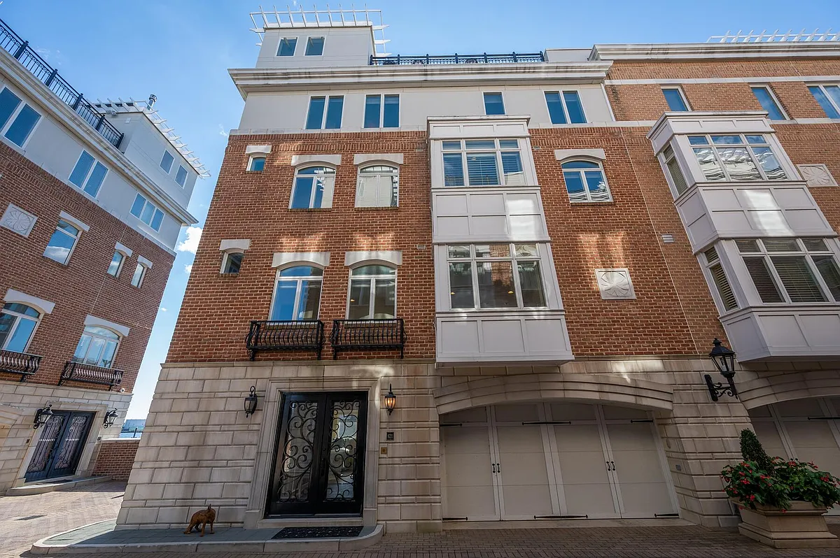 Building Photo - 621 Ponte Villas N #161