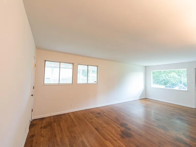 111 Susan Rd — Photo 3