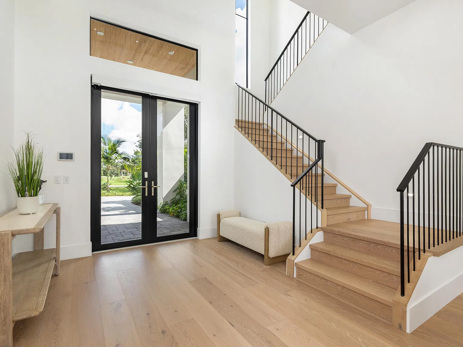 6 bed, 6.5 bath, 5500 sqft, $45,000 — Photo 3