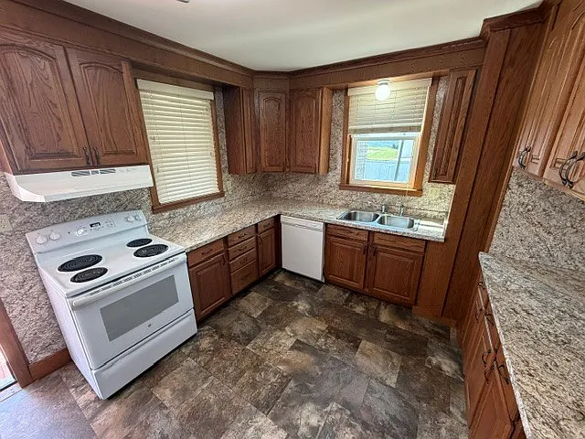 3061 Brownton Rd — Photo 2