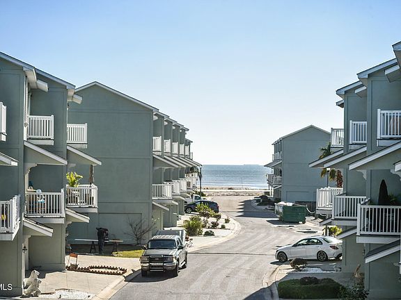 4th image of 727 W Beach Blvd #727